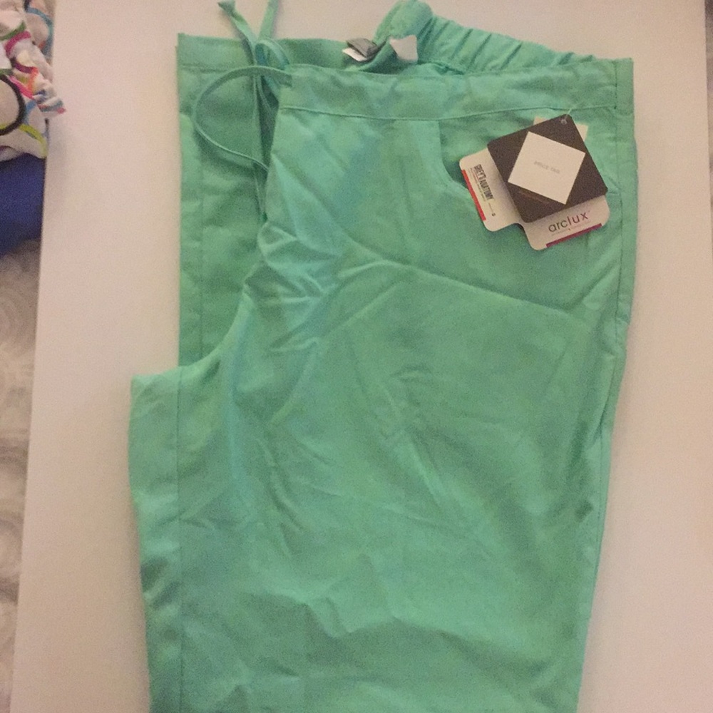 Scrub pants never worn